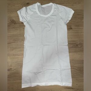 Lululemon Swiftly Tech Size 4